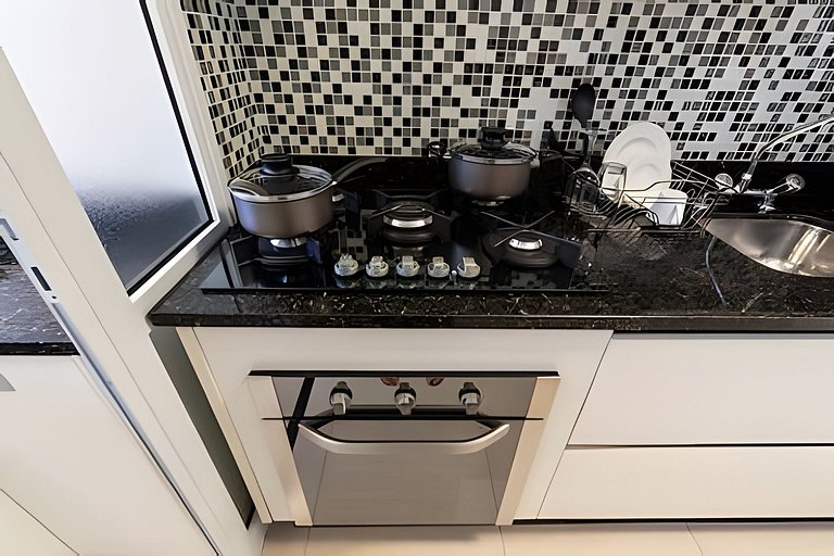 A4/102-Apt 2 quartos, A/C, 200m Einsten e MorumBIS