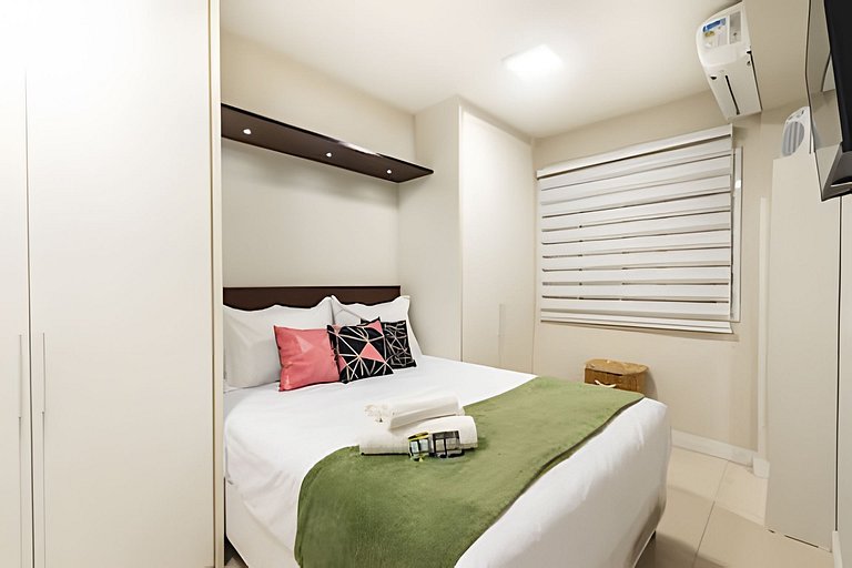 A4/102-Apt 2 quartos, A/C, 200m Einsten e MorumBIS