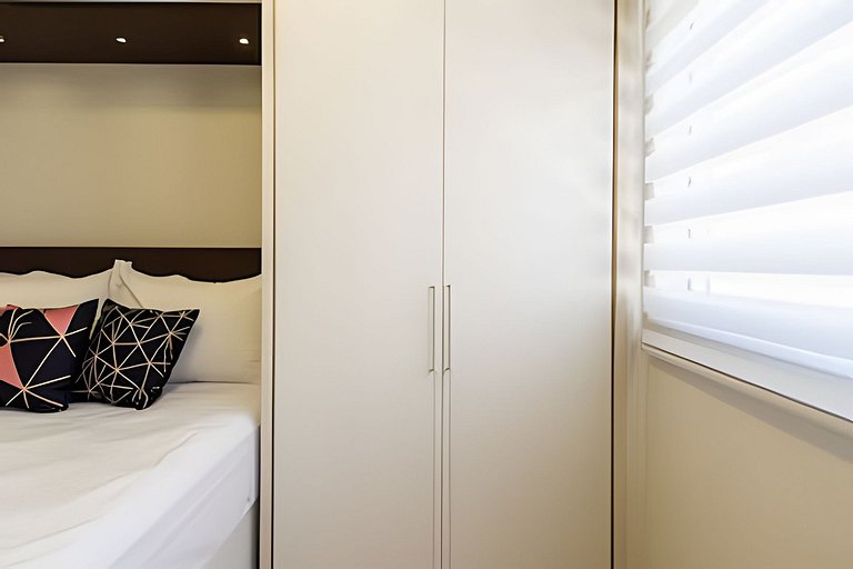 A4/102-Apt 2 quartos, A/C, 200m Einsten e MorumBIS