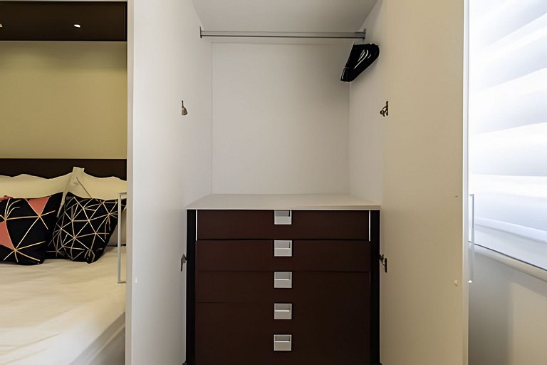 A4/102-Apt 2 quartos, A/C, 200m Einsten e MorumBIS