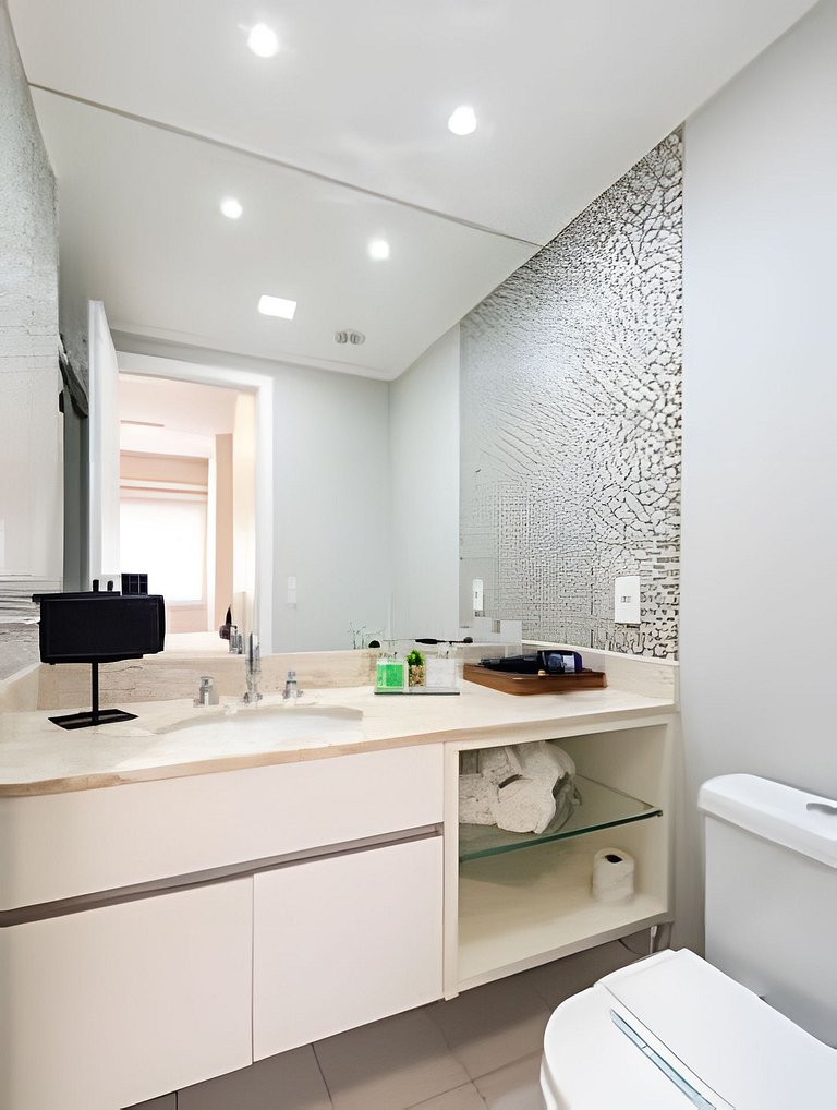 A4/102-Apt 2 quartos, A/C, 200m Einsten e MorumBIS