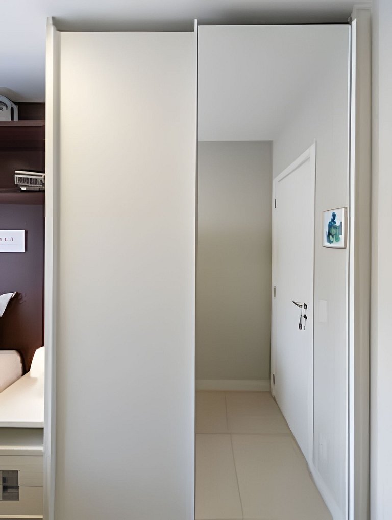 A4/102-Apt 2 quartos, A/C, 200m Einsten e MorumBIS