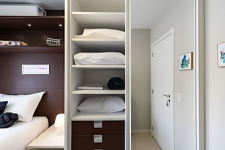 A4/102-Apt 2 quartos, A/C, 200m Einsten e MorumBIS