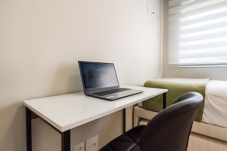 A4/102-Apt 2 quartos, A/C, 200m Einsten e MorumBIS