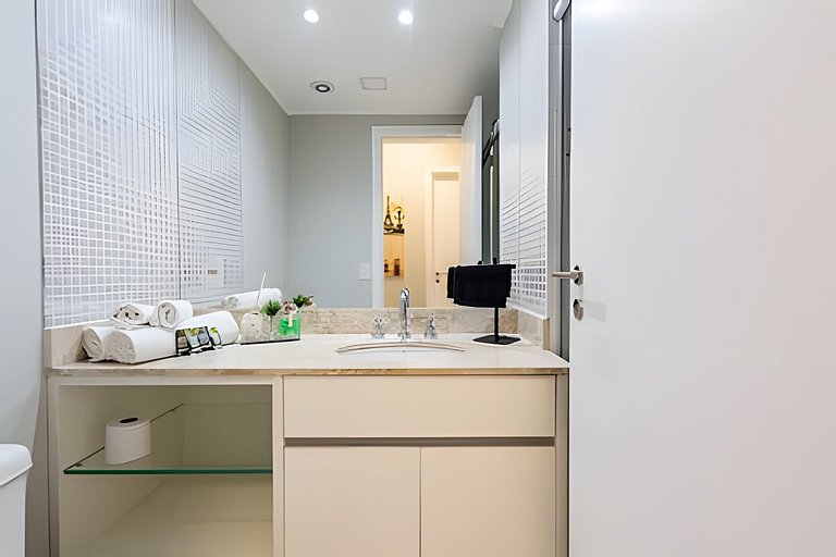 A4/102-Apt 2 quartos, A/C, 200m Einsten e MorumBIS