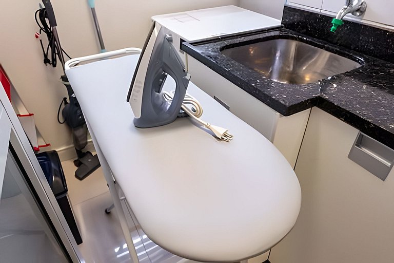 A4/102-Apt 2 quartos, A/C, 200m Einsten e MorumBIS