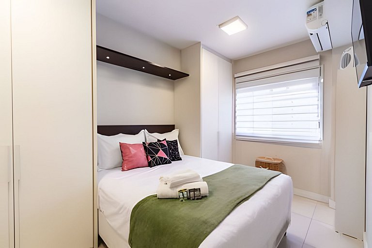 A4/102-Apt 2 quartos, A/C, 200m Einsten e MorumBIS