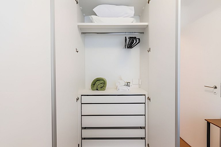 A6/412-Duplex 2 Quartos MorumBIS e Albert Einstein