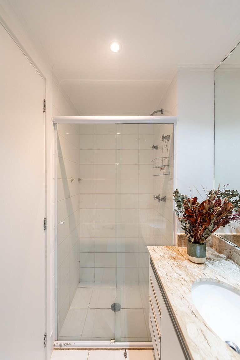 M1/103-Apto Einstein para 6 pessoas com cama King