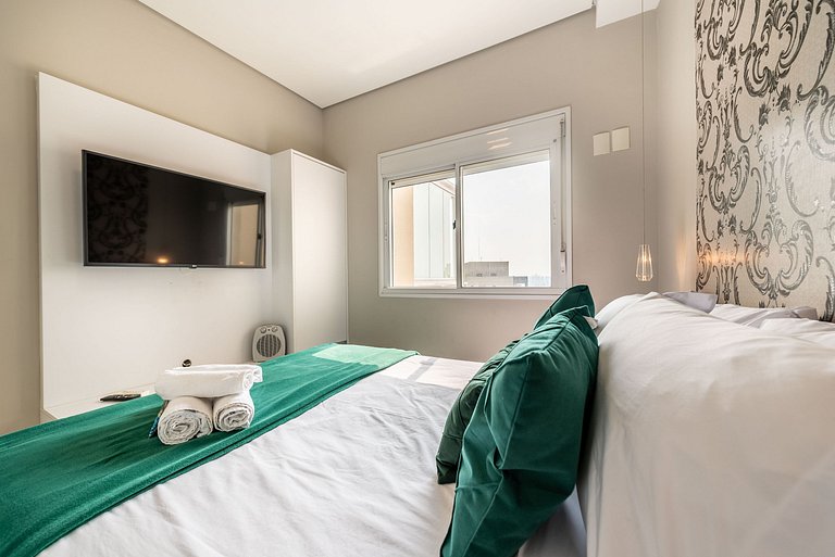 TA/2101-Faria Lima com 2Q, Piscina, 1 Vaga, AC