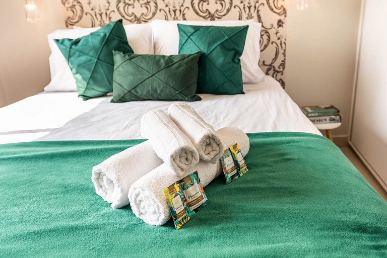 TA/2101-Faria Lima com 2Q, Piscina, 1 Vaga, AC