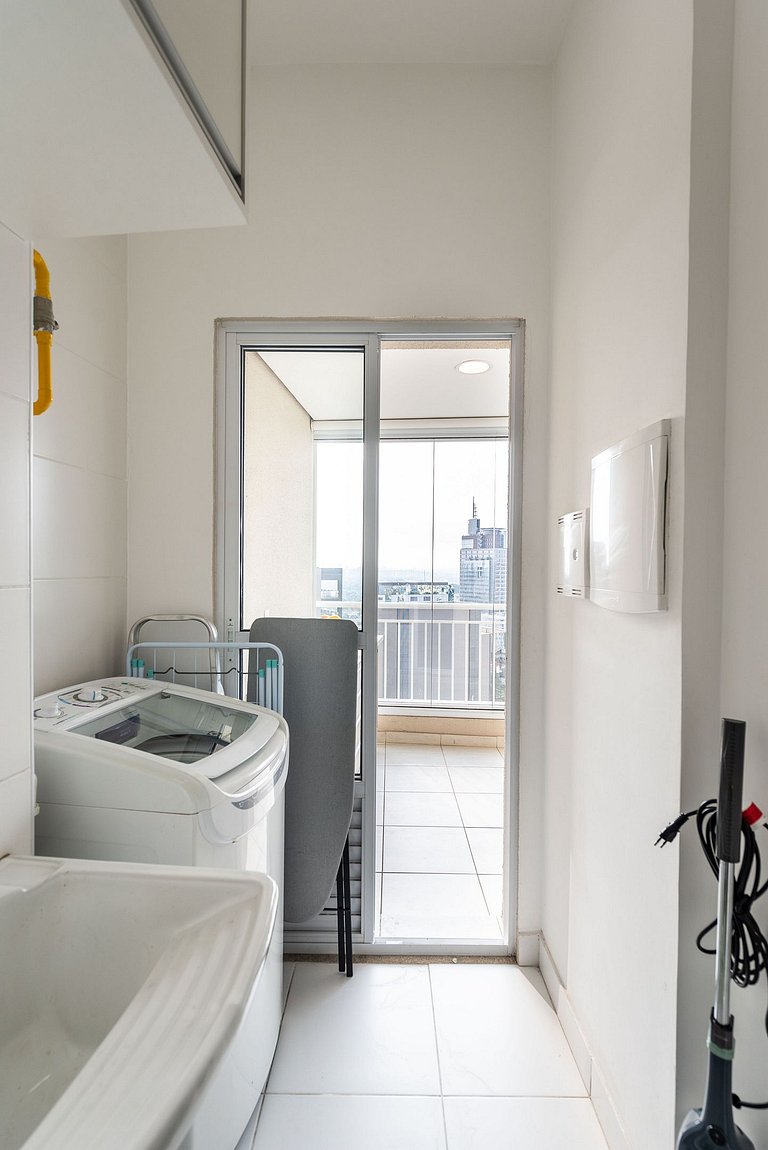 TA/2101-Faria Lima com 2Q, Piscina, 1 Vaga, AC