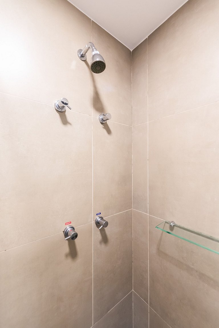 VO/1712 c/ Piscina e Ar ao lado Metrô Oscar Freire